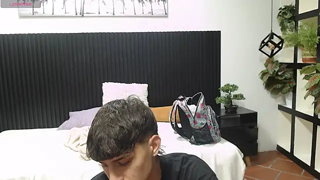 Show modela DraxBlade09 na web-kameri