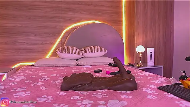 danna_berlin_ Adlı Modelin Canlı XXX Sohbeti