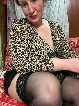 Show modela FetishIris na web-kameri