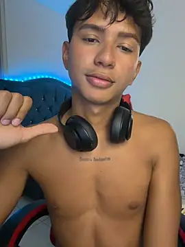 Leonarrrd_01's Webcam Show