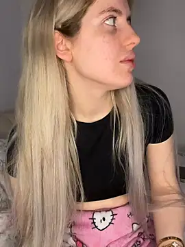 Show modela Holly-Glamour na web-kameri