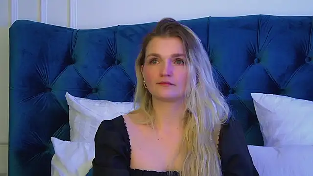 AnnyRaii élő XXX-chatje