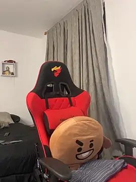 Ezzio_Scolaro Live XXX-chat