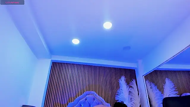 SelenaStonne 即時 XXX 聊天