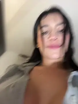 Emmily_19 Live XXX-Chat