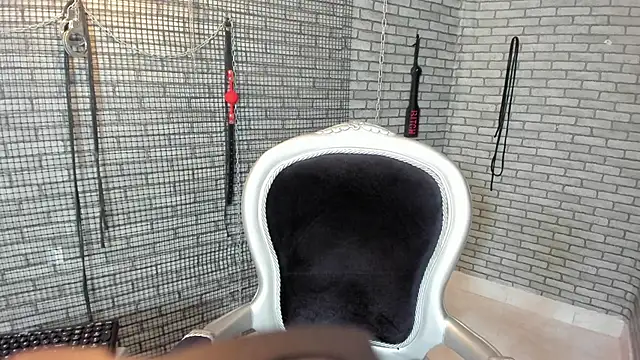 Briana_24 élő XXX-chatje