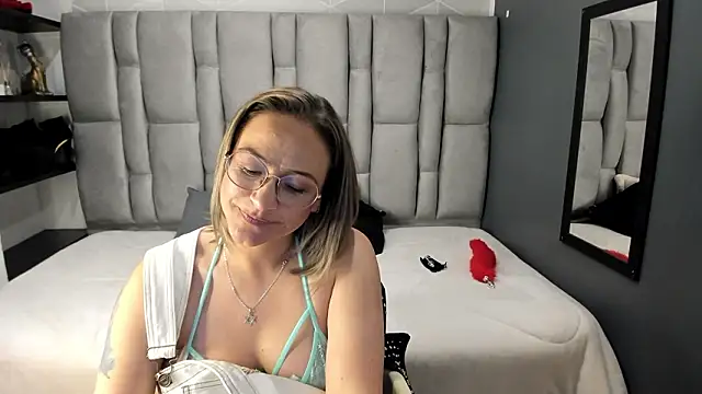 Charlot_milf 라이브 XXX 채팅