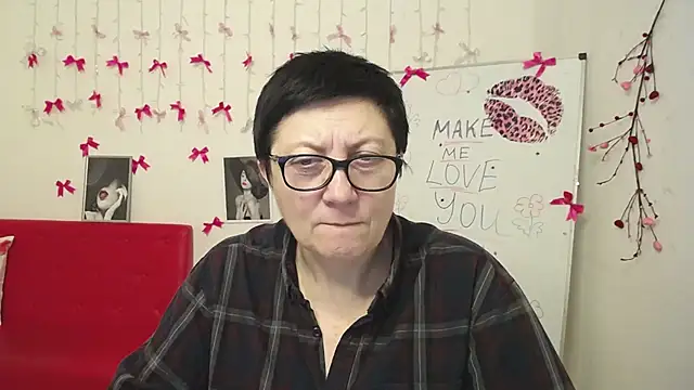 EmilyL0ve's Live XXX Chat