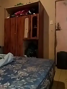 madgirl25 Show in webcam