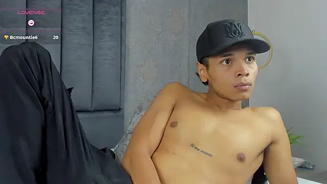 Alejandroo_Montenegro Show Webcam