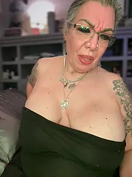 Chat +18 de dieseldame1313 ao vivo