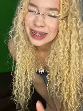 Show de loirinha_atrevida na webcam