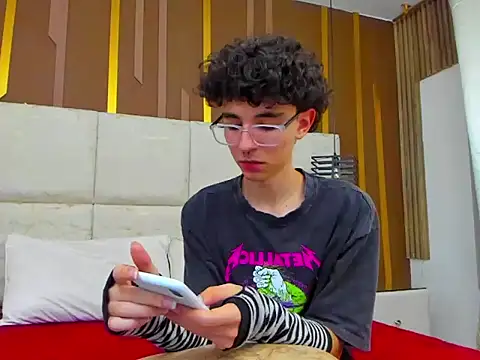 Syriussz Adlı Modelin Canlı XXX Sohbeti