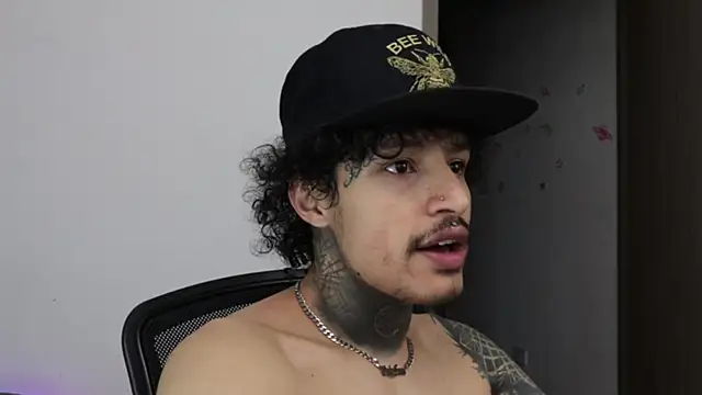 trieone Chat XXX live