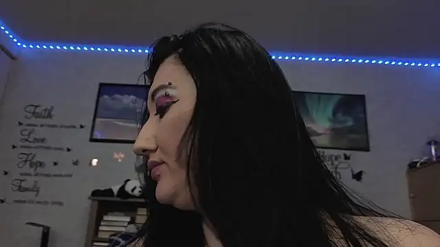 دردشة Rayna الجنسية المباشرة