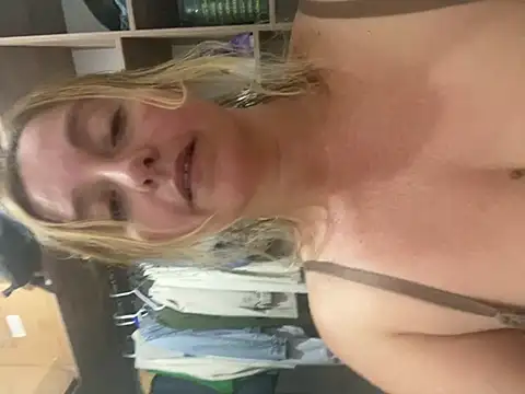 moniquerainx Show in webcam