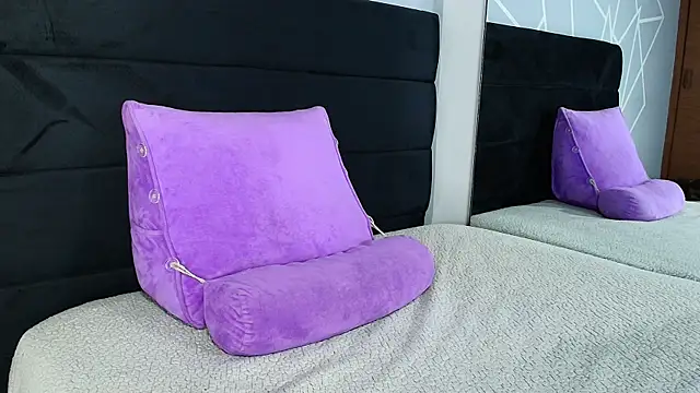 karlamoon23 现场XXX聊天