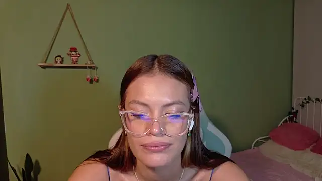 Emerald_Sparkles_ Chat XXX in diretta