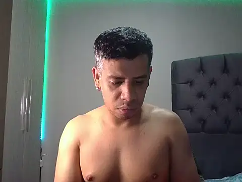 WILD_BIGCOCK35's Live XXX Chat