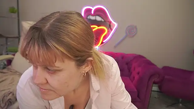 Chat XXX en directo de BellaLaPetit