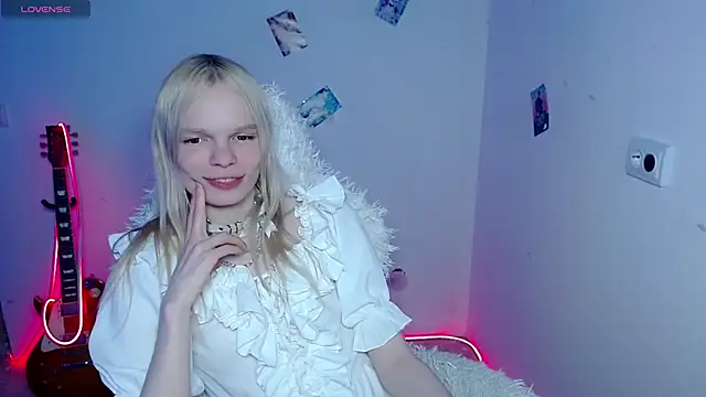 Emily_Nyaffee élő XXX-chatje