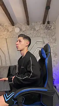 MAXTHOMSONのウェブカメラショー