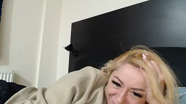 _karolynesyera_ Webcam show