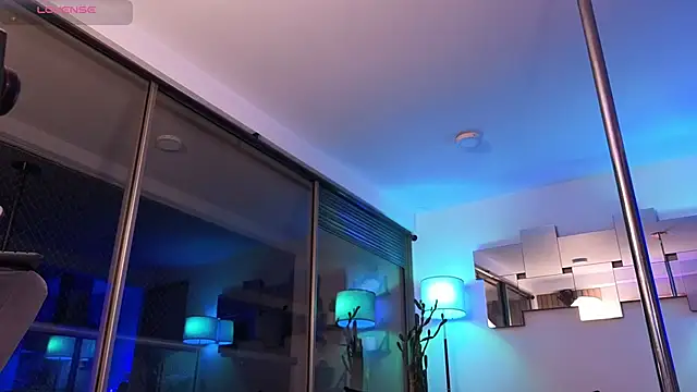 mandi4pole_ élő XXX-chatje