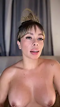 Holli_woul 即時 XXX 聊天