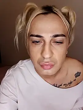 Show modela SarilicePamir na web-kameri