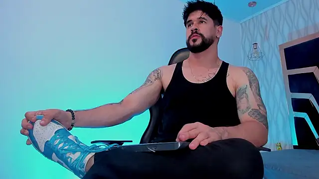 Petesevans: διαδικτυακό σόου στην κάμερα