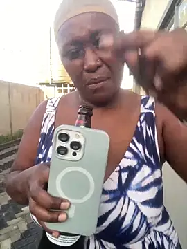 Cardiebae89 Adlı Modelin Canlı XXX Sohbeti