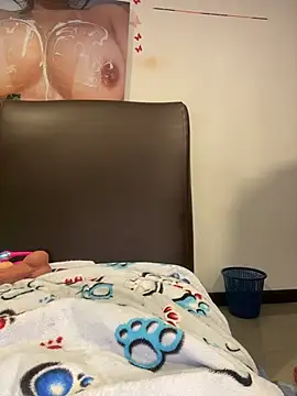 SQUIRTINGQUEEN11: онлайн-секс-чат