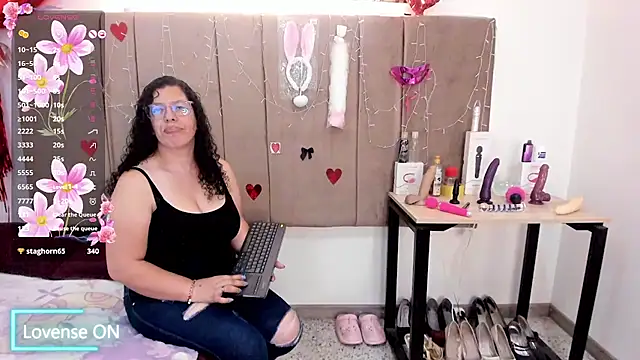 Chat +18 de Zaly_mature ao vivo