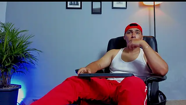 ronnie_crafored Chat XXX in diretta