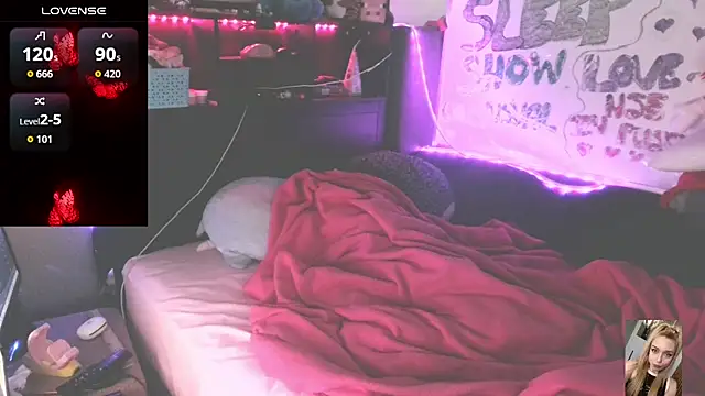 XXX chat uživo modela Blondiewithanass