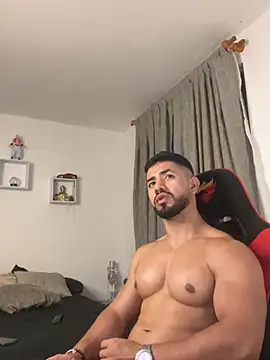 Ezzio_Scolaro: απευθείας συνομιλία ΧΧΧ