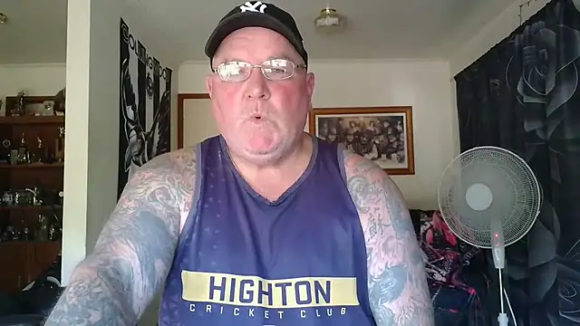 KINKYBLUEYES69 网络视讯表演