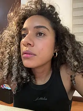 XXX chat uživo modela Belkaj