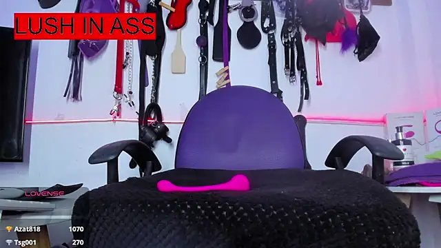 LucyStrike_: онлайн-секс-чат