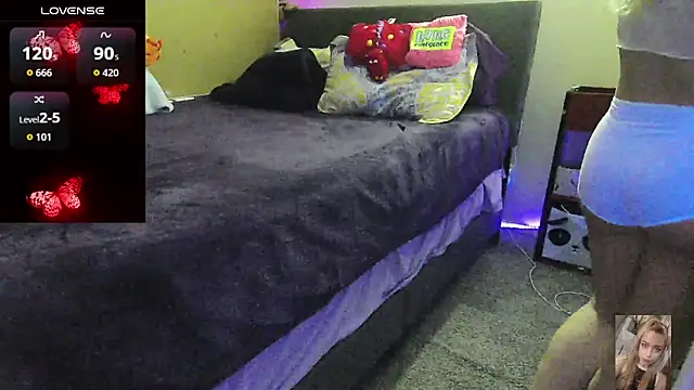 XXX chat uživo modela Blondiewithanass