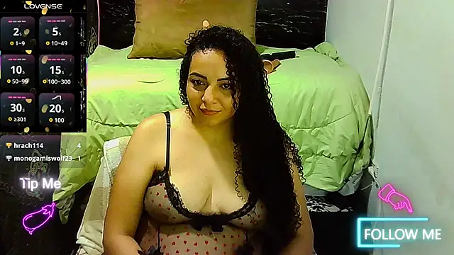 _naughty_milf élő XXX-chatje