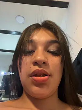 Hhannachiki live XXX chat