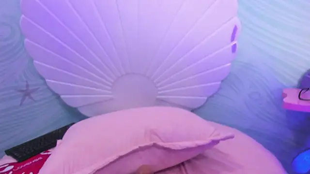 CHLOE_BLOWJOB Adlı Modelin Canlı XXX Sohbeti