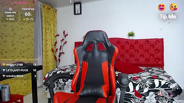 Chat +18 de valeria_martinez19 ao vivo