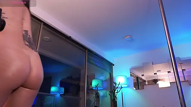 XXX chat uživo modela mandi4pole_