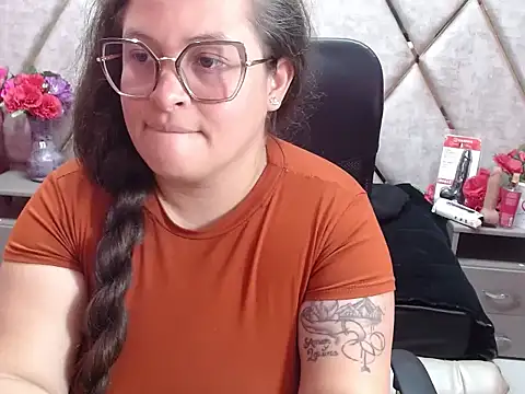 XXX chat uživo modela Sarah_Boobs_