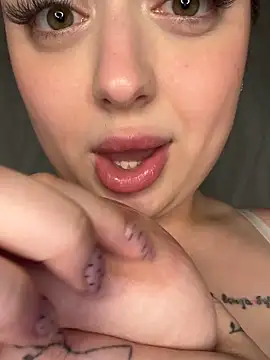 KellyMoors Chat XXX in diretta