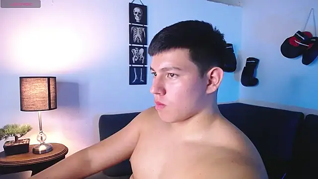 JamesCr_ Live XXX-Chat