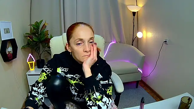 BreeTerner: онлайн-секс-чат